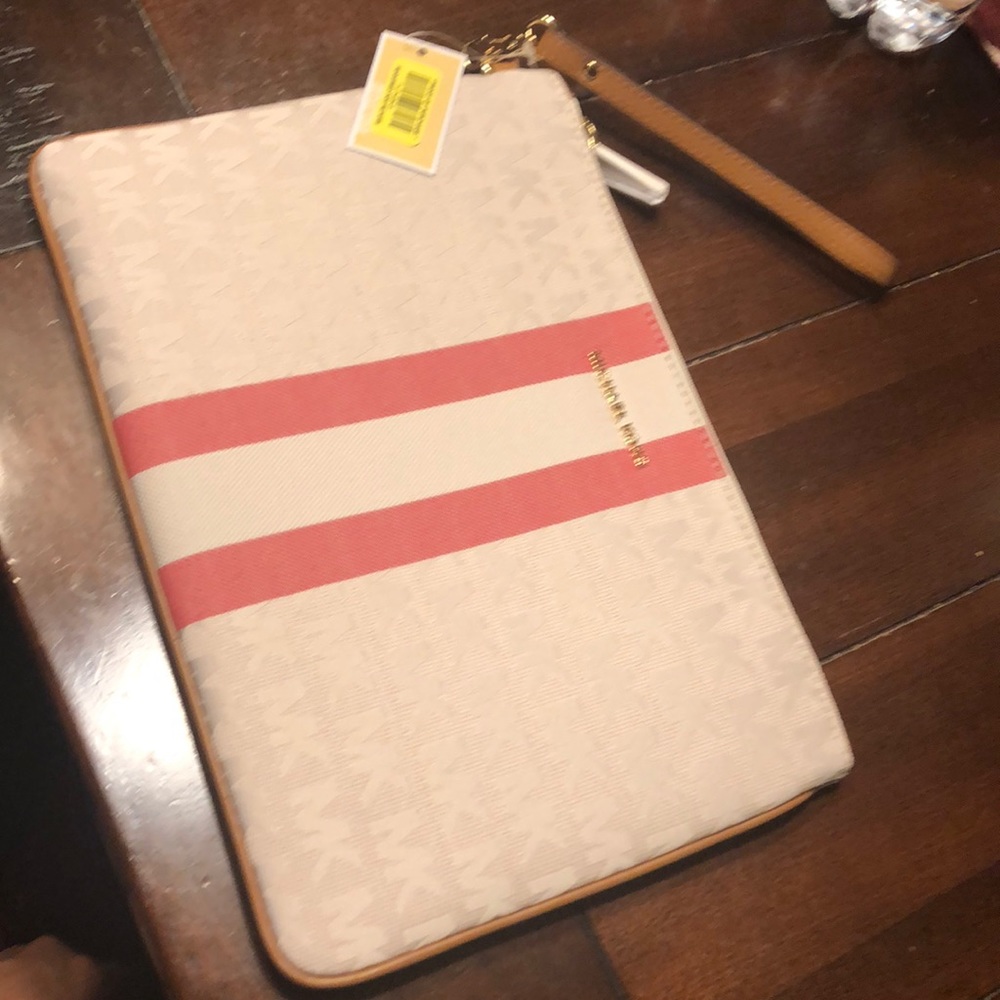 Large zip pouch